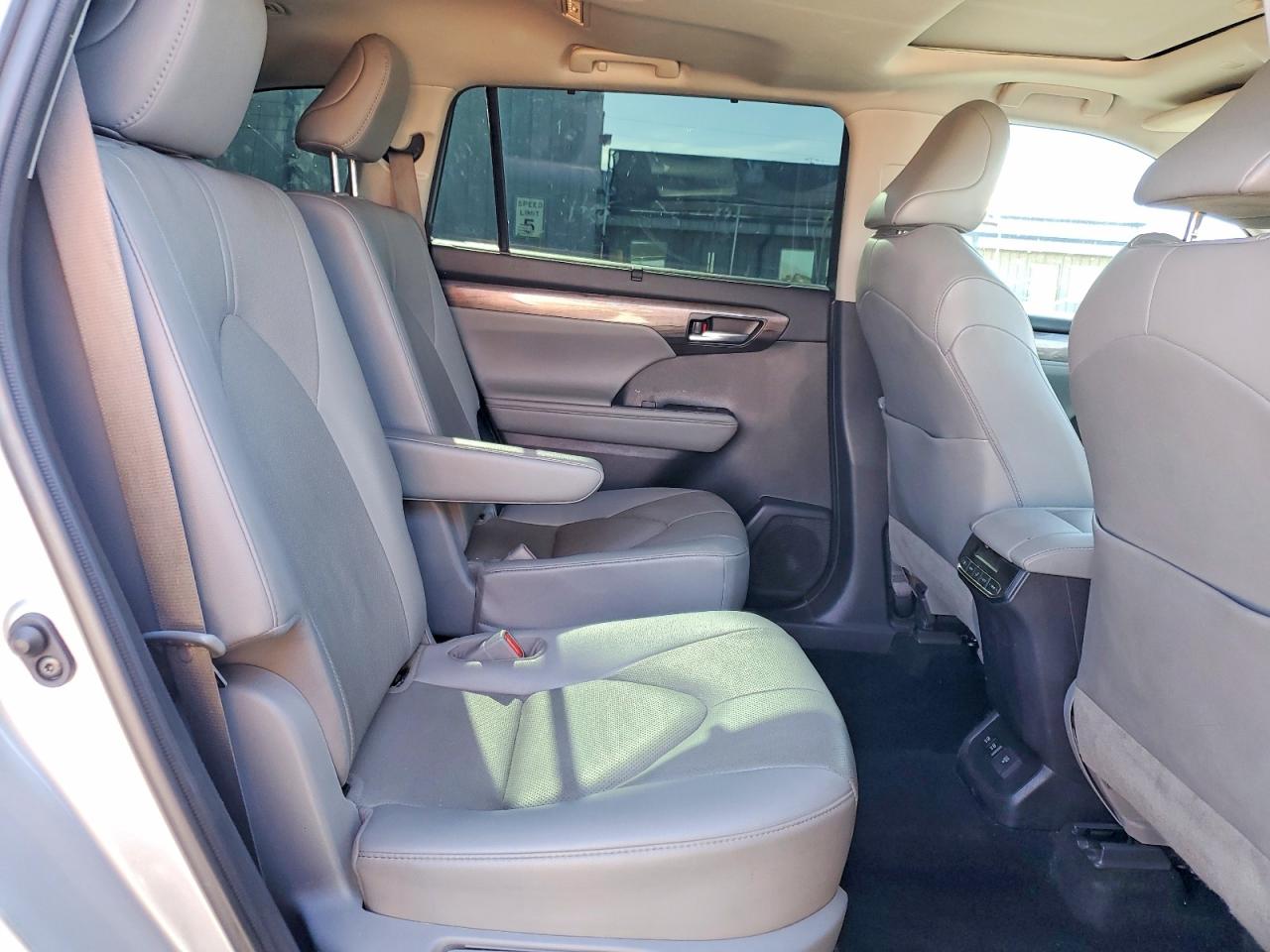 2021 TOYOTA HIGHLANDER LIMITED photo 31