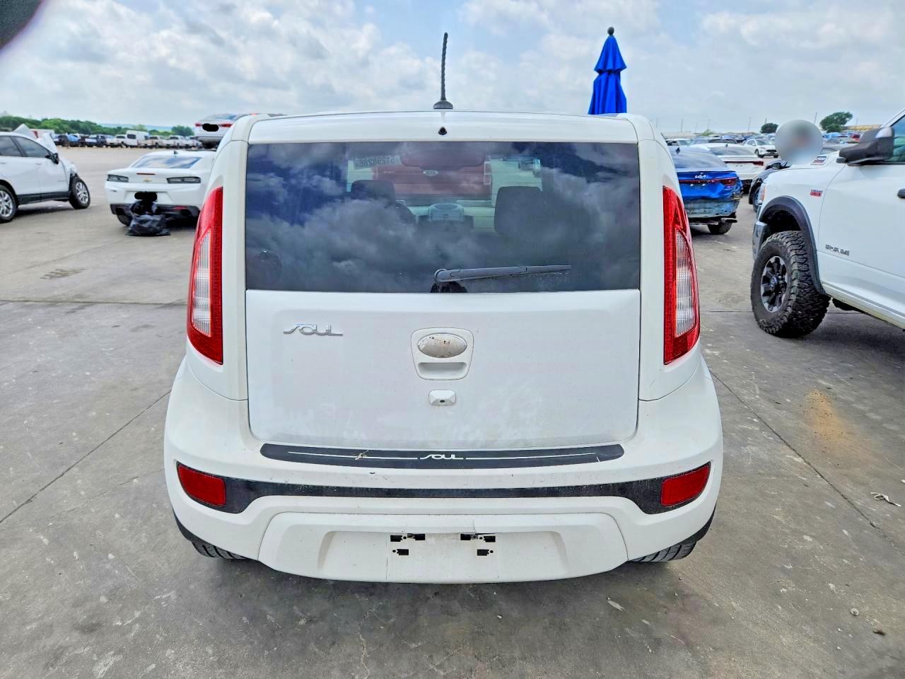 2013 KIA SOUL photo 16