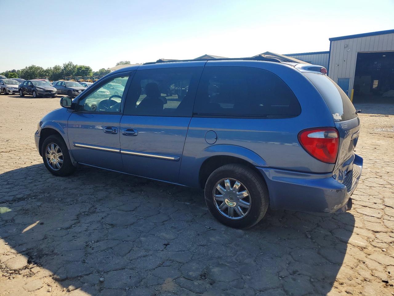 2007 CHRYSLER TOWN & COUNTRY TOURING photo 3