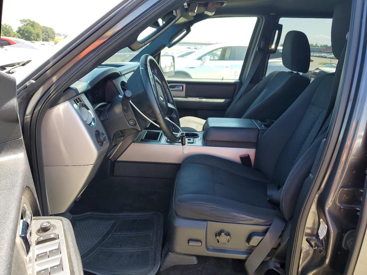 2017 FORD EXPEDITION XLT photo 19