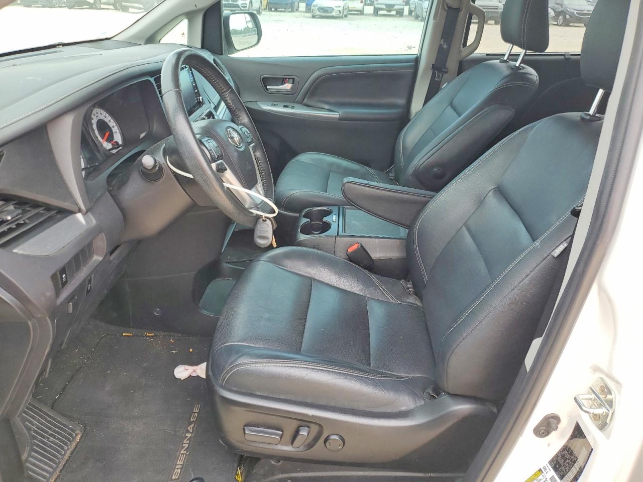 2020 TOYOTA SIENNA SE 8-PASSENGER photo 13