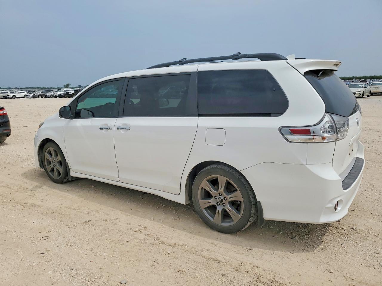 2020 TOYOTA SIENNA SE 8-PASSENGER photo 3