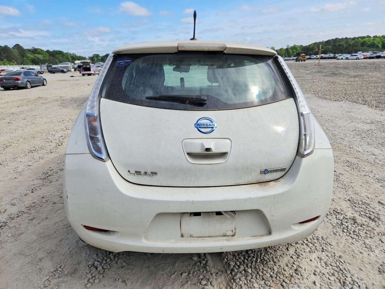 2013 NISSAN LEAF S photo 11