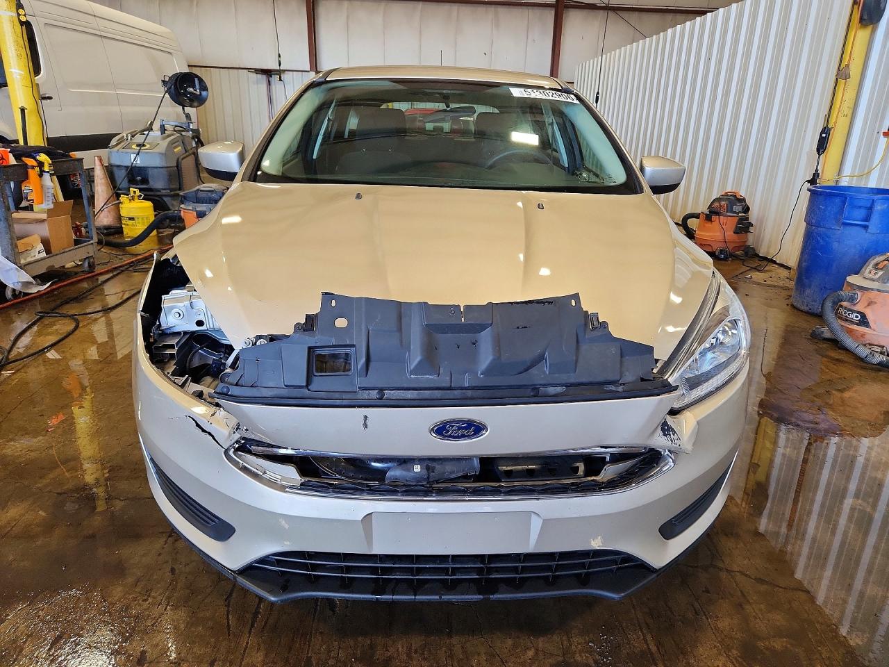 2018 FORD FOCUS SE photo 5