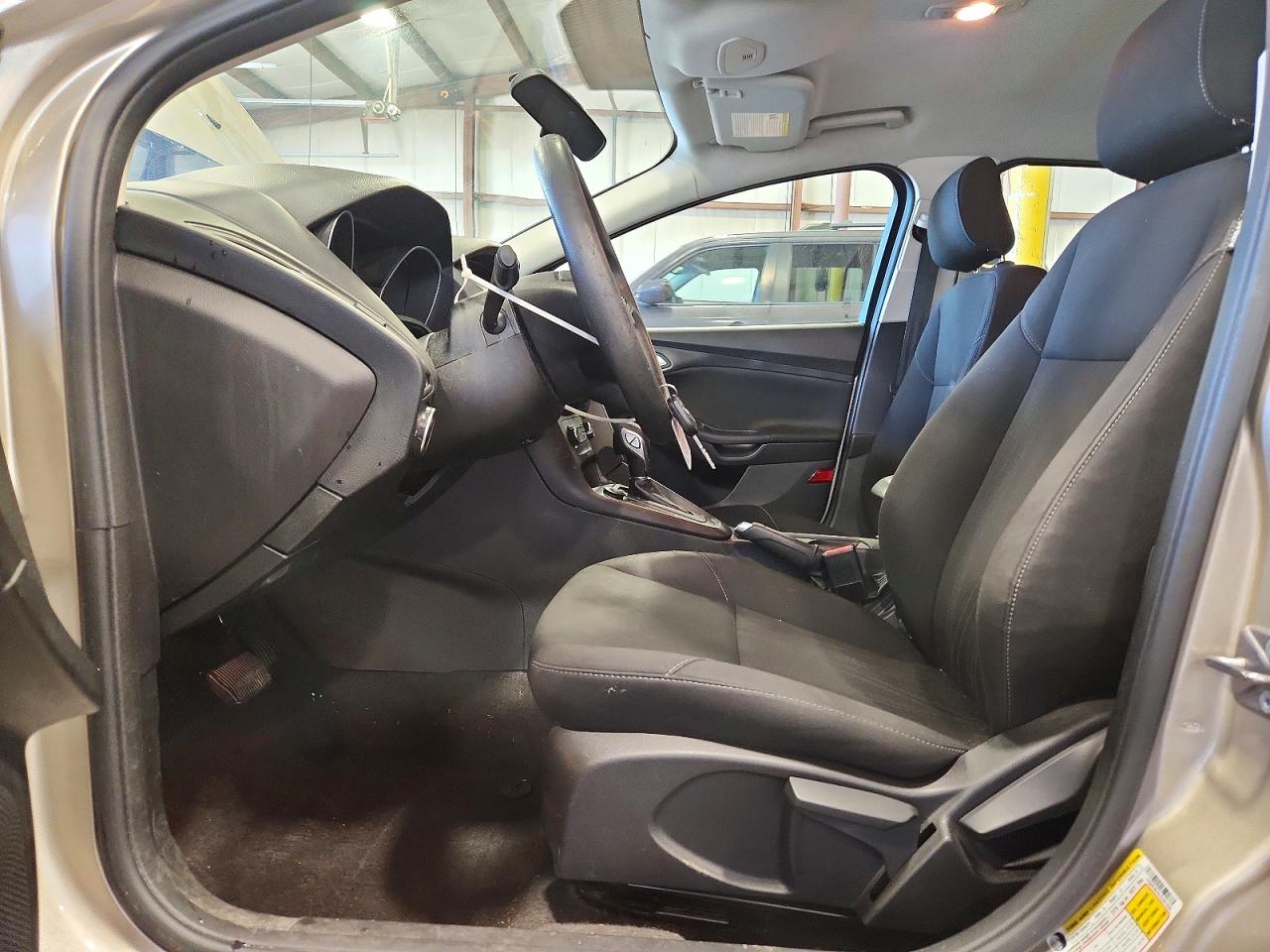 2018 FORD FOCUS SE photo 7