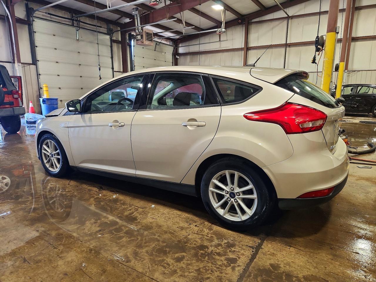 2018 FORD FOCUS SE photo 2