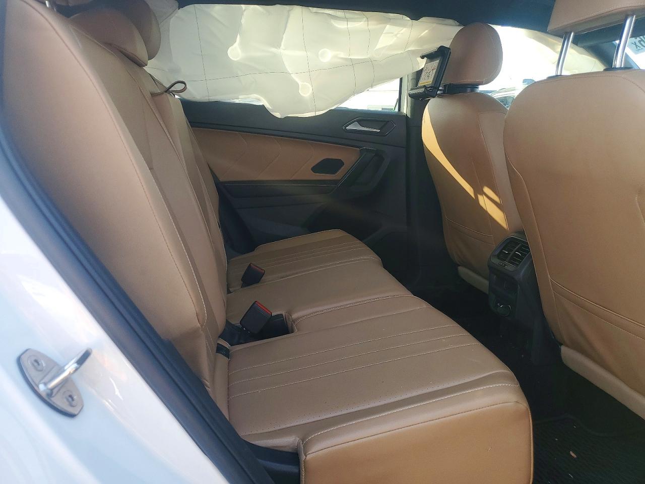 2024 VOLKSWAGEN TIGUAN SE photo 31