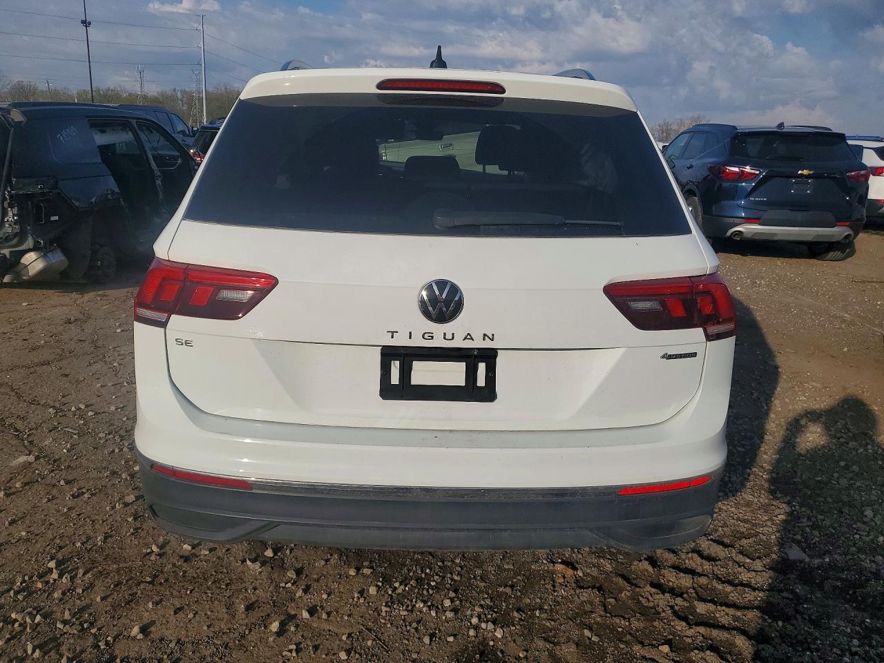 2024 VOLKSWAGEN TIGUAN SE photo 16