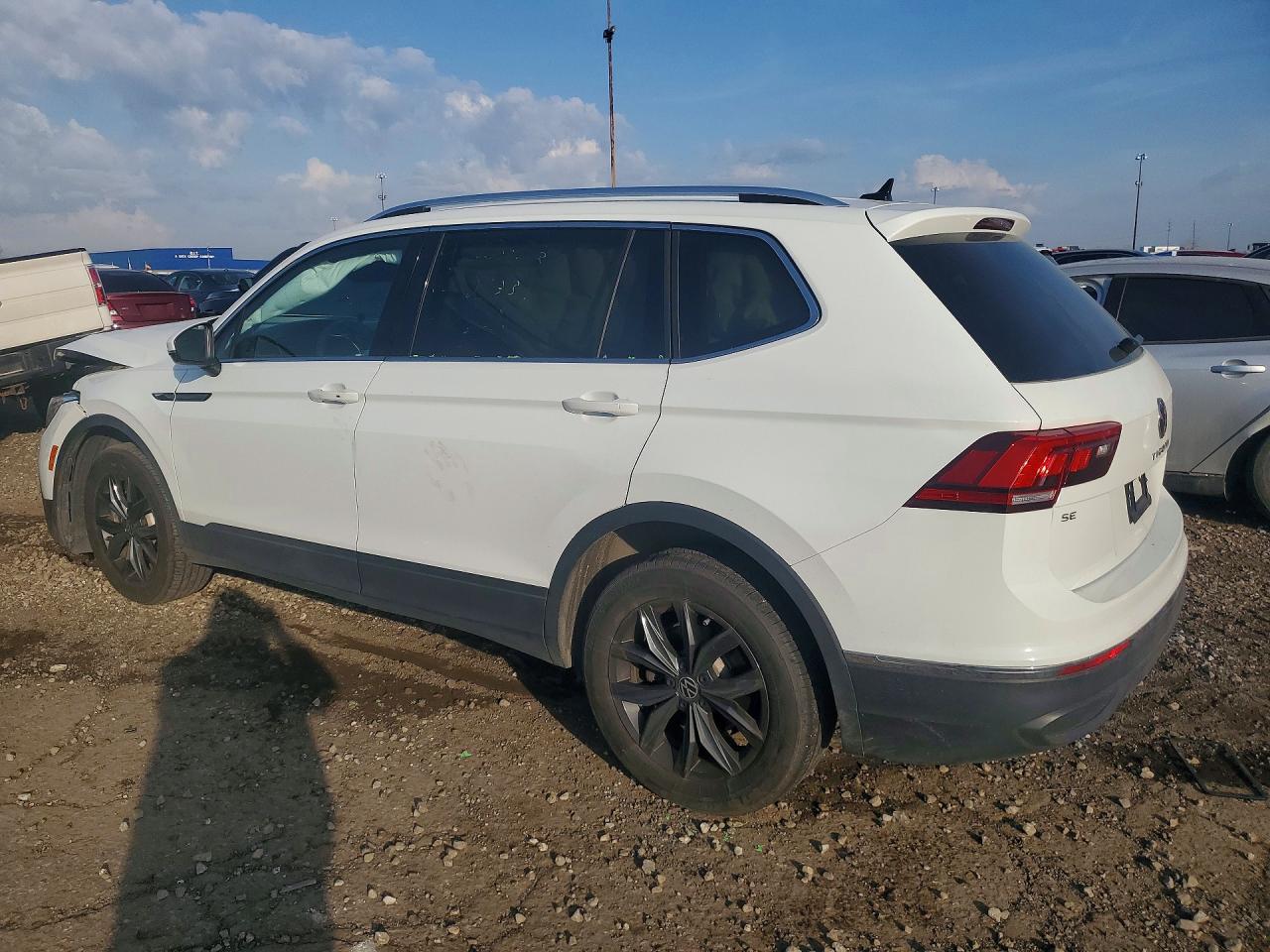 2024 VOLKSWAGEN TIGUAN SE photo 4