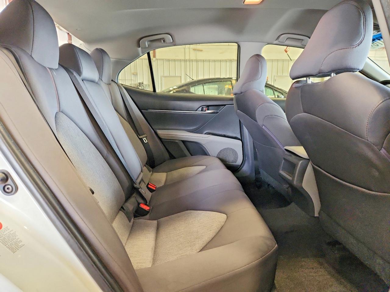 2018 TOYOTA CAMRY LE photo 19