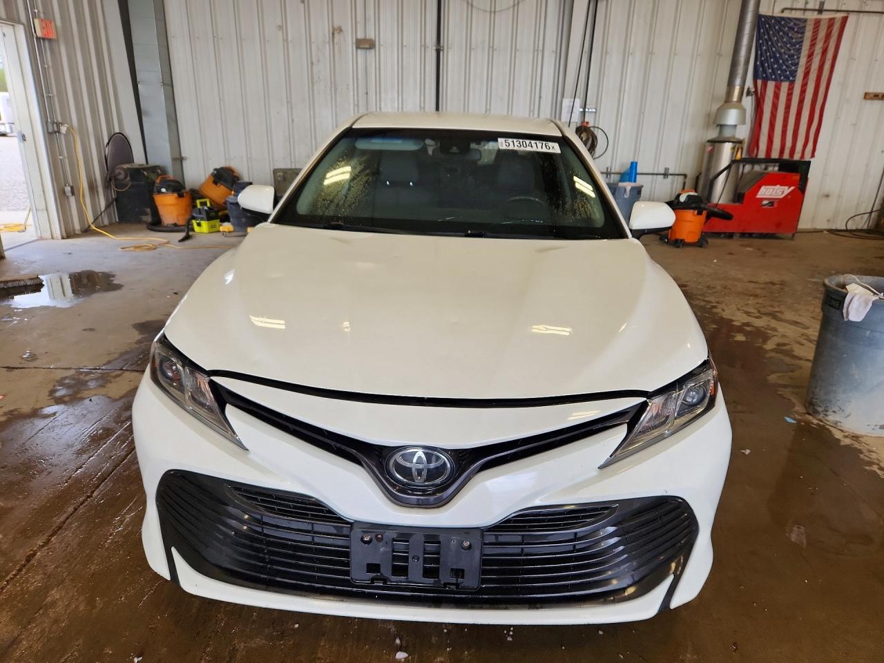 2018 TOYOTA CAMRY LE photo 9