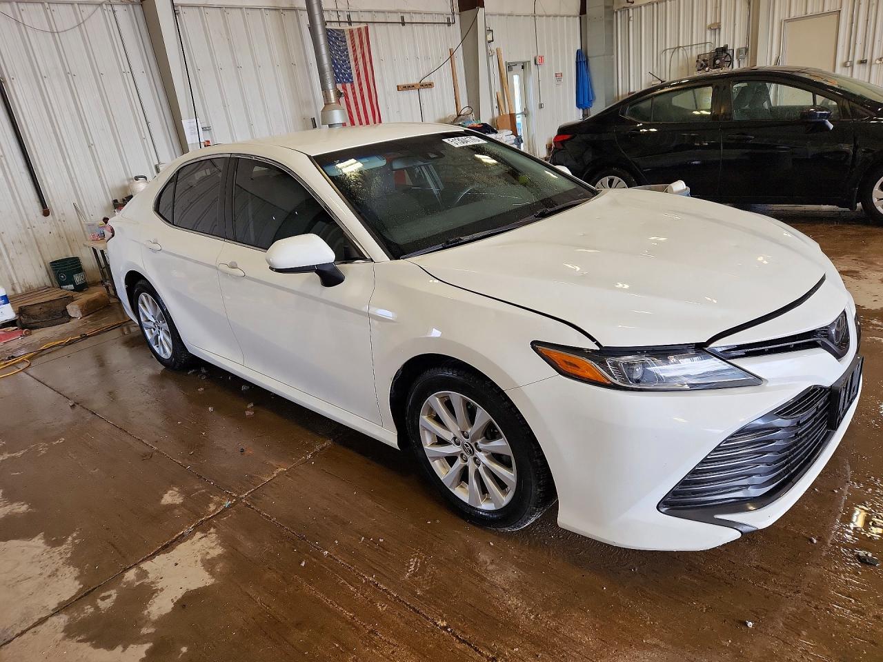 2018 TOYOTA CAMRY LE photo 7