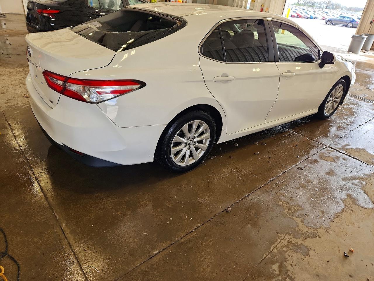 2018 TOYOTA CAMRY LE photo 5