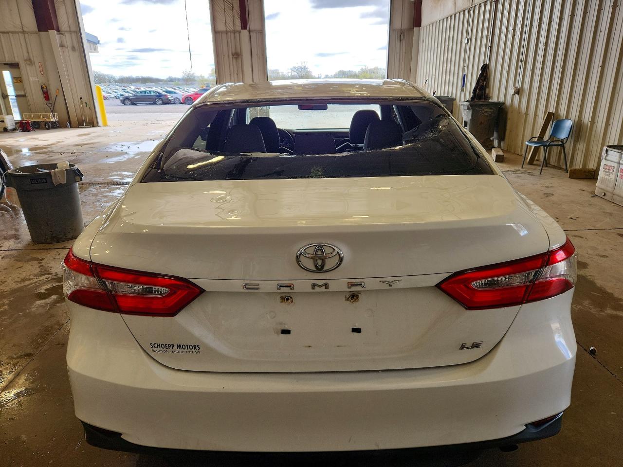 2018 TOYOTA CAMRY LE photo 11