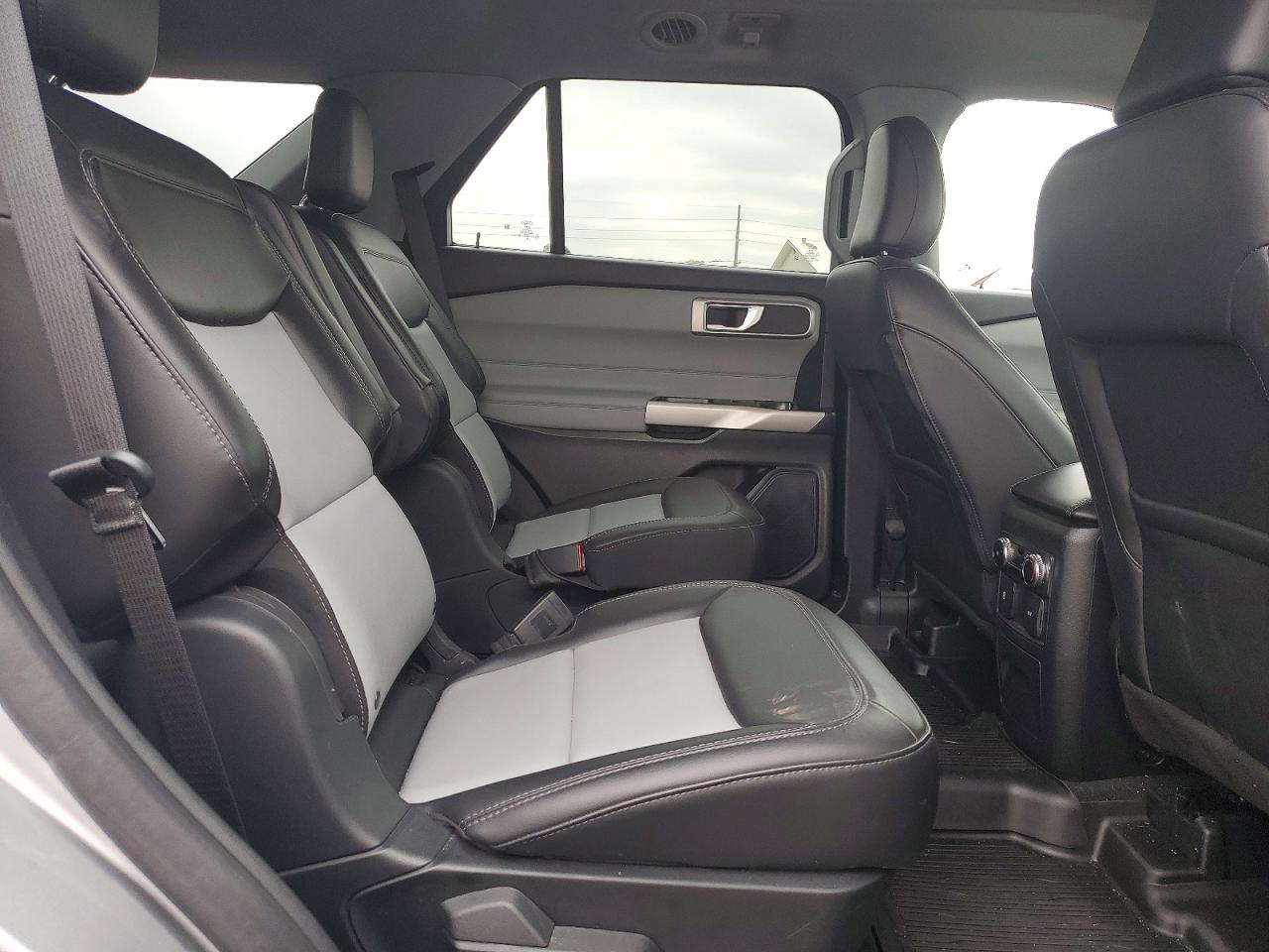 2023 FORD EXPLORER XLT photo 11