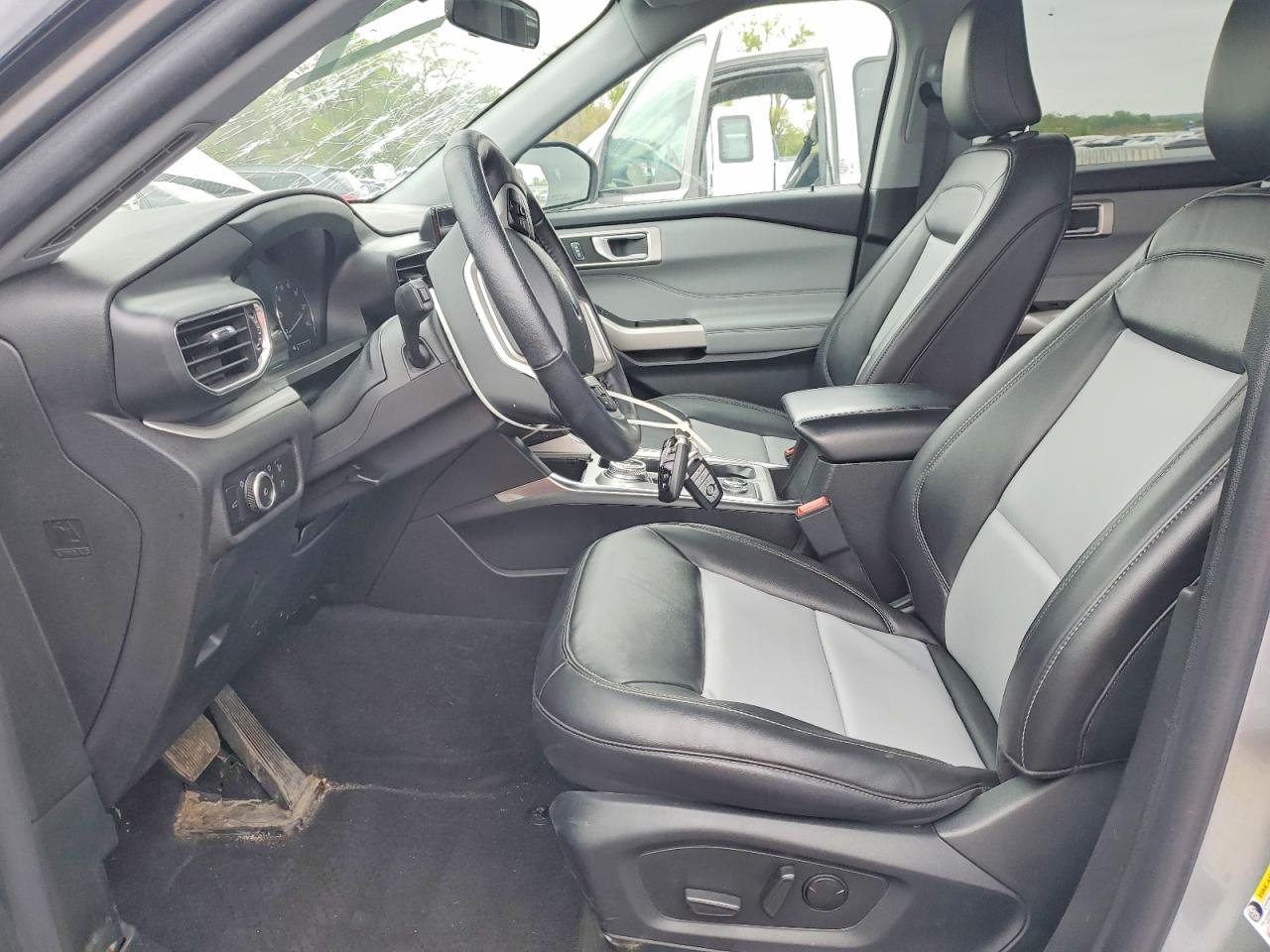 2023 FORD EXPLORER XLT photo 7