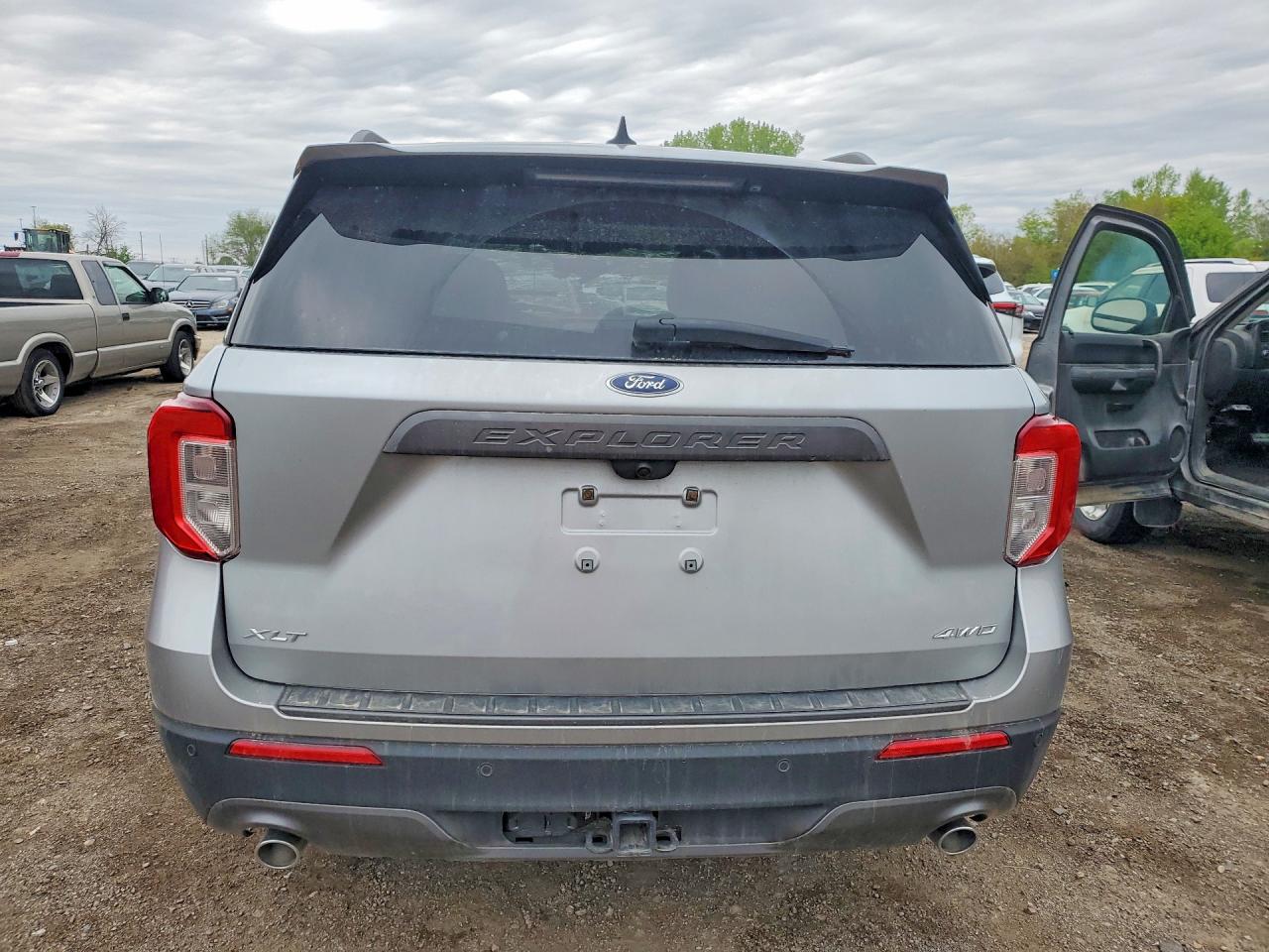 2023 FORD EXPLORER XLT photo 6