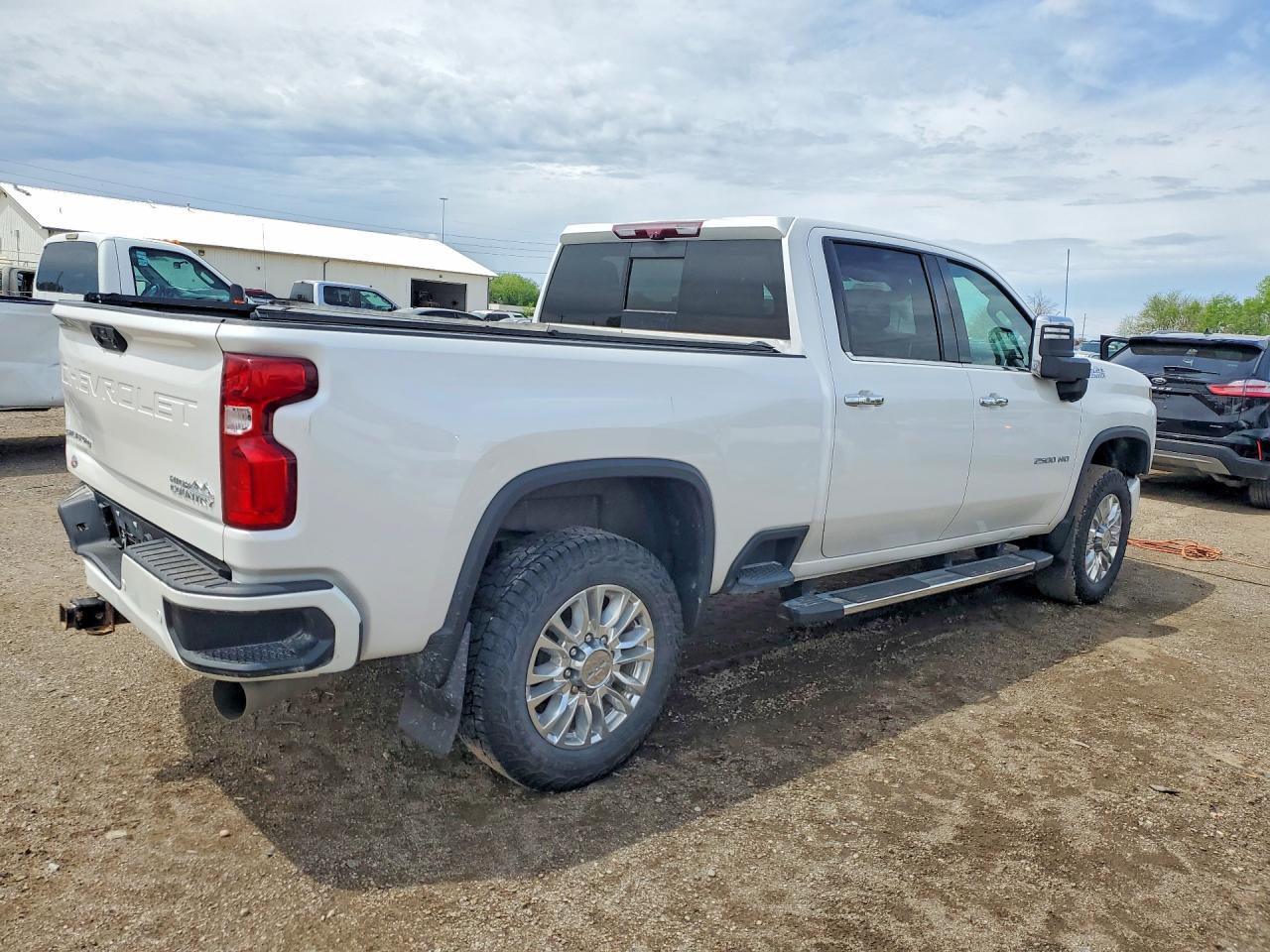 2023 CHEVROLET SILVERADO K2500 HIGH COUNTRY photo 3