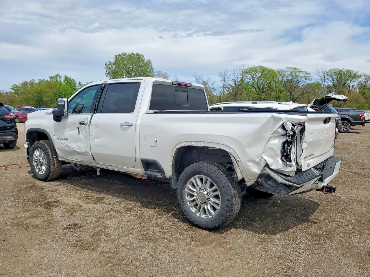 2023 CHEVROLET SILVERADO K2500 HIGH COUNTRY photo 2