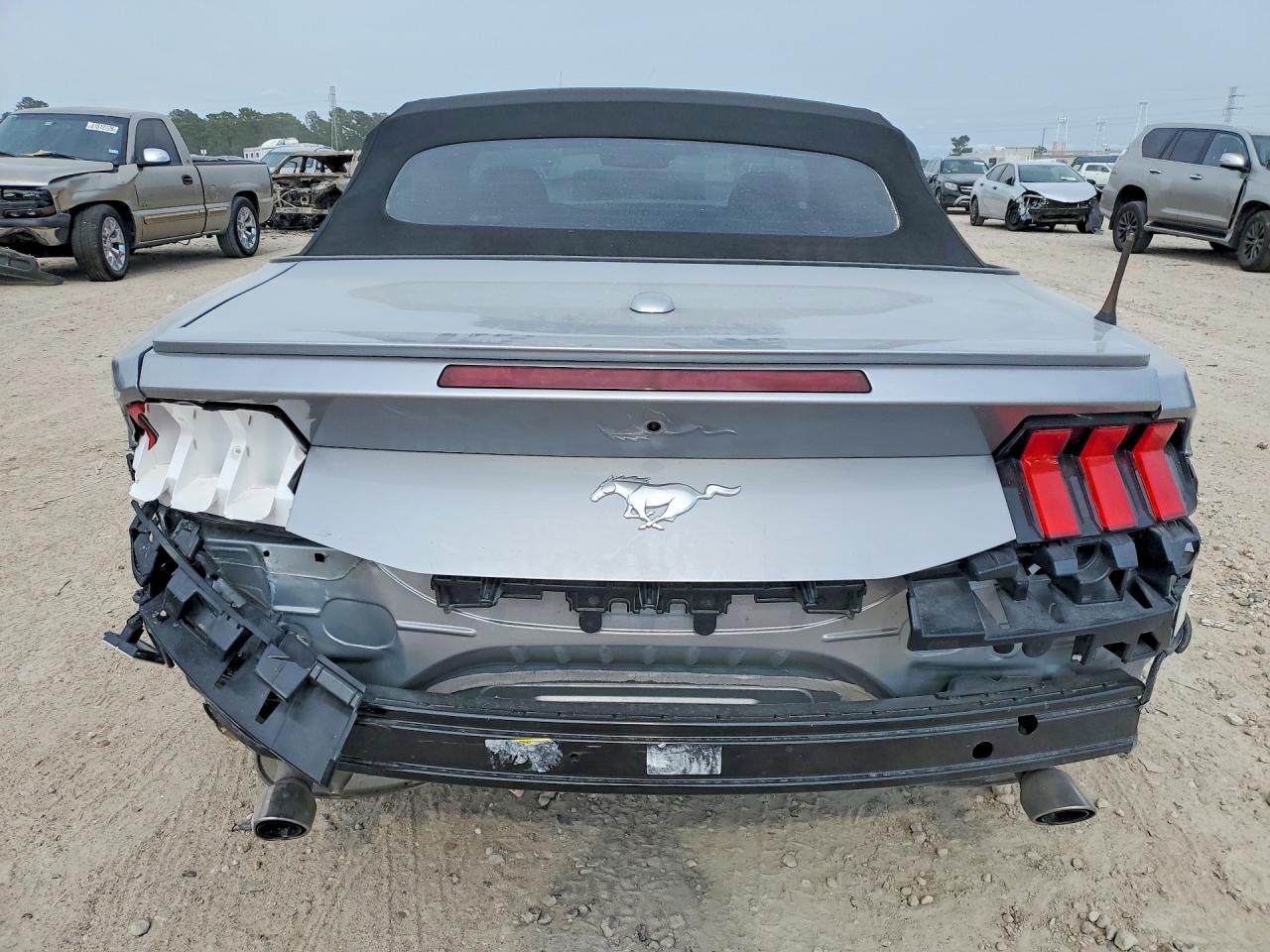 2024 FORD MUSTANG photo 16