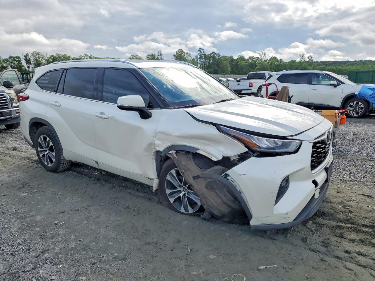 2020 TOYOTA HIGHLANDER XLE photo 7