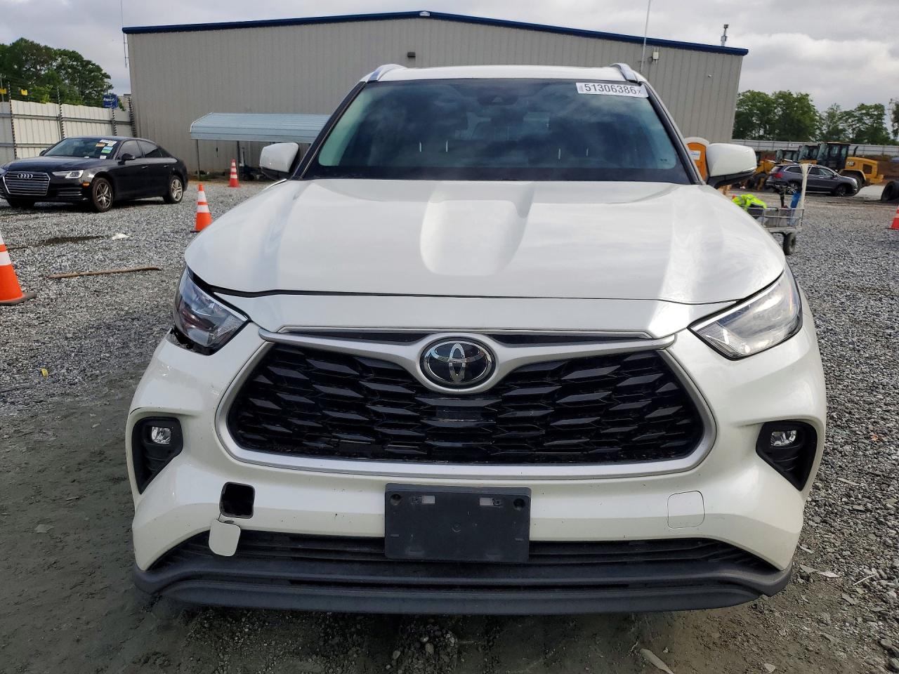 2020 TOYOTA HIGHLANDER XLE photo 9