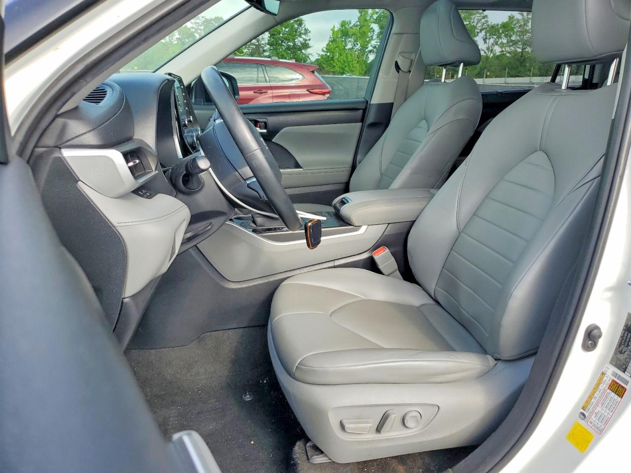 2020 TOYOTA HIGHLANDER XLE photo 13