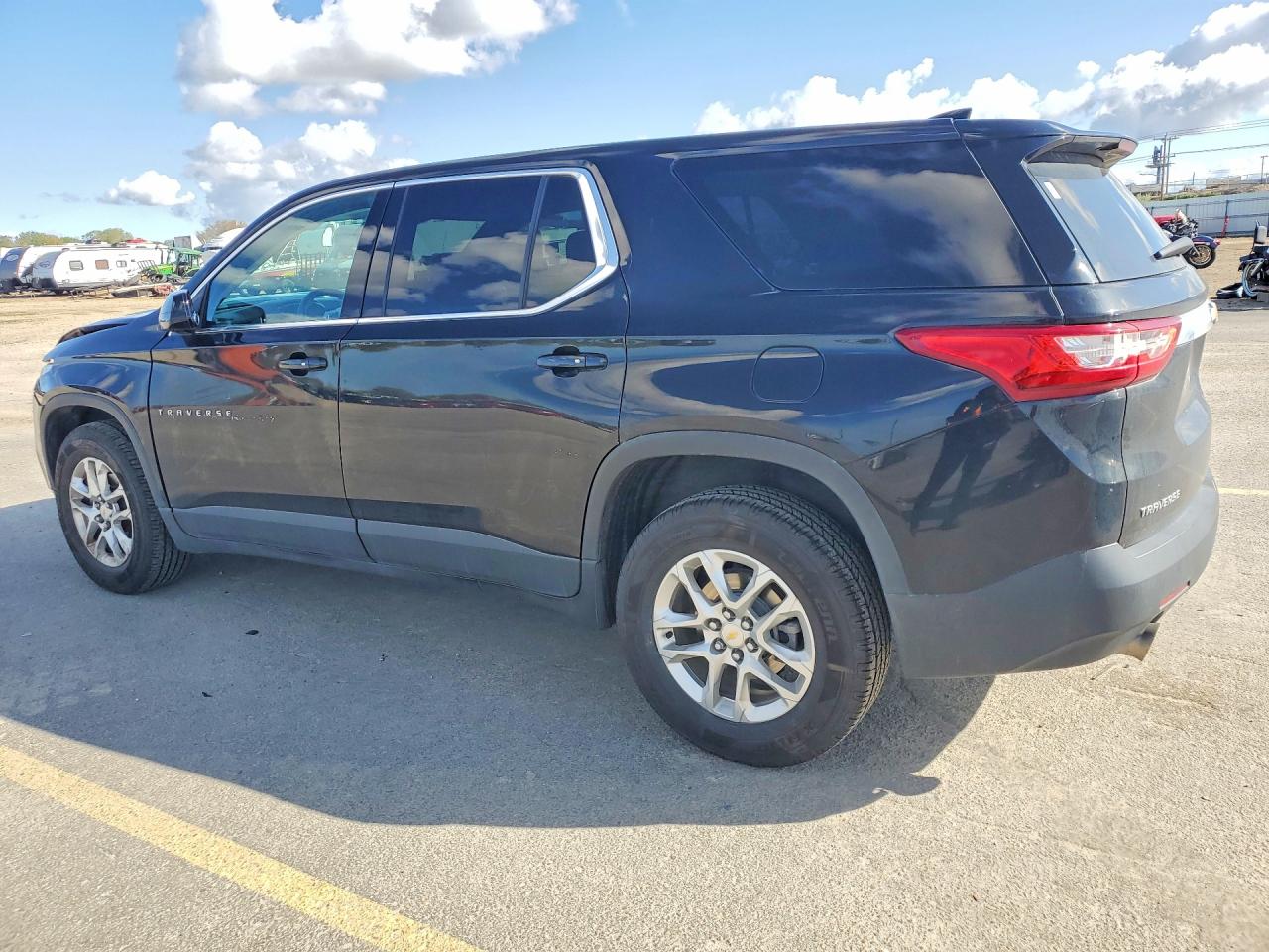 2020 CHEVROLET TRAVERSE LS photo 3