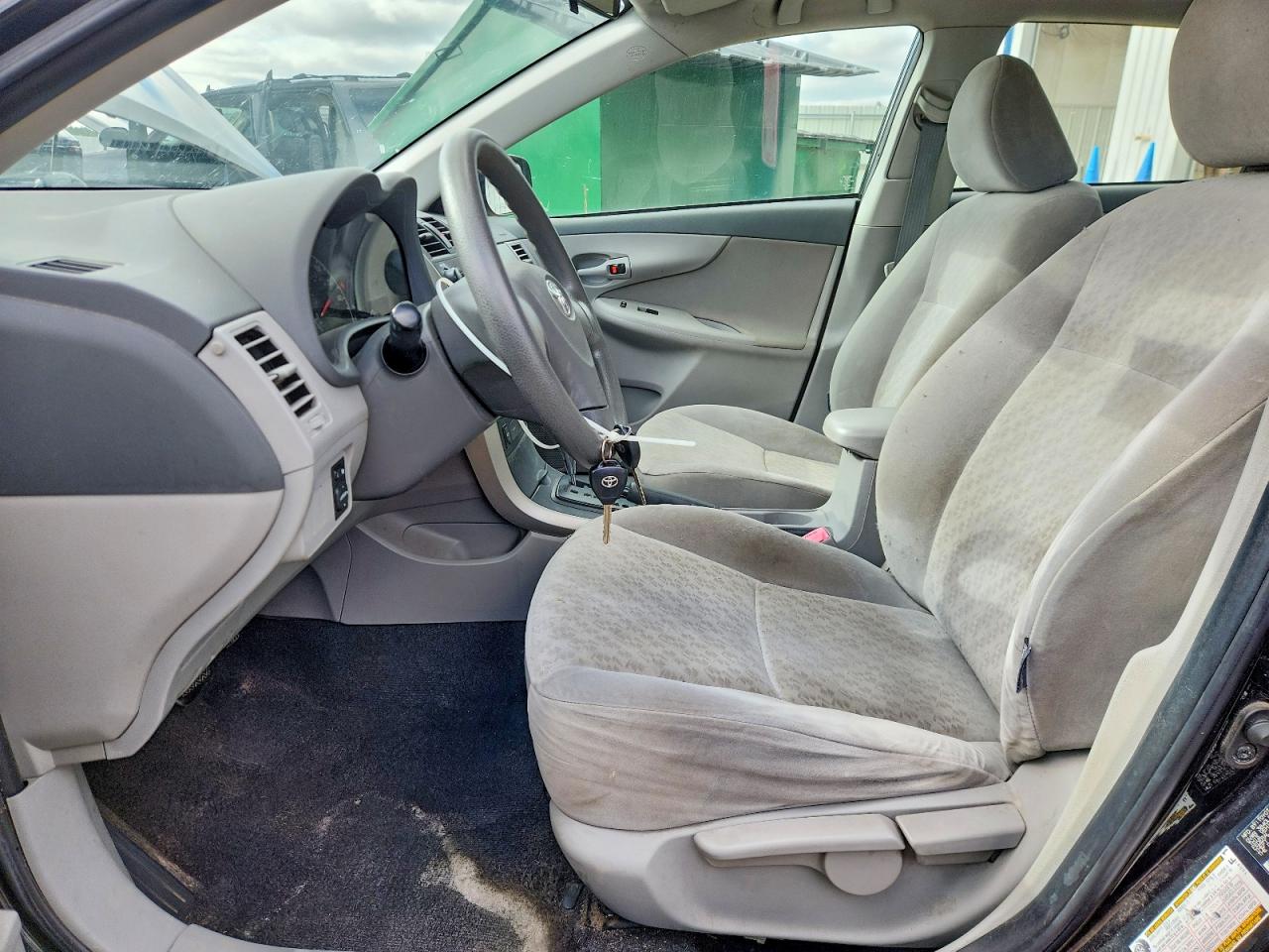 2009 TOYOTA COROLLA photo 13