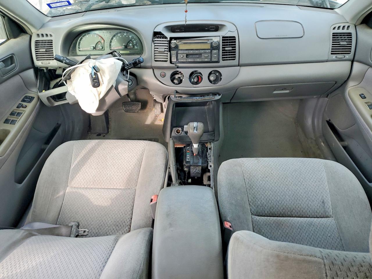 2004 TOYOTA CAMRY LE photo 15
