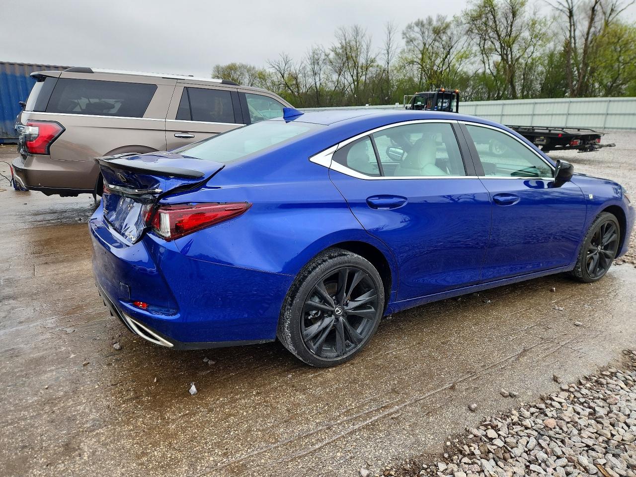 2021 LEXUS ES 300H photo 5