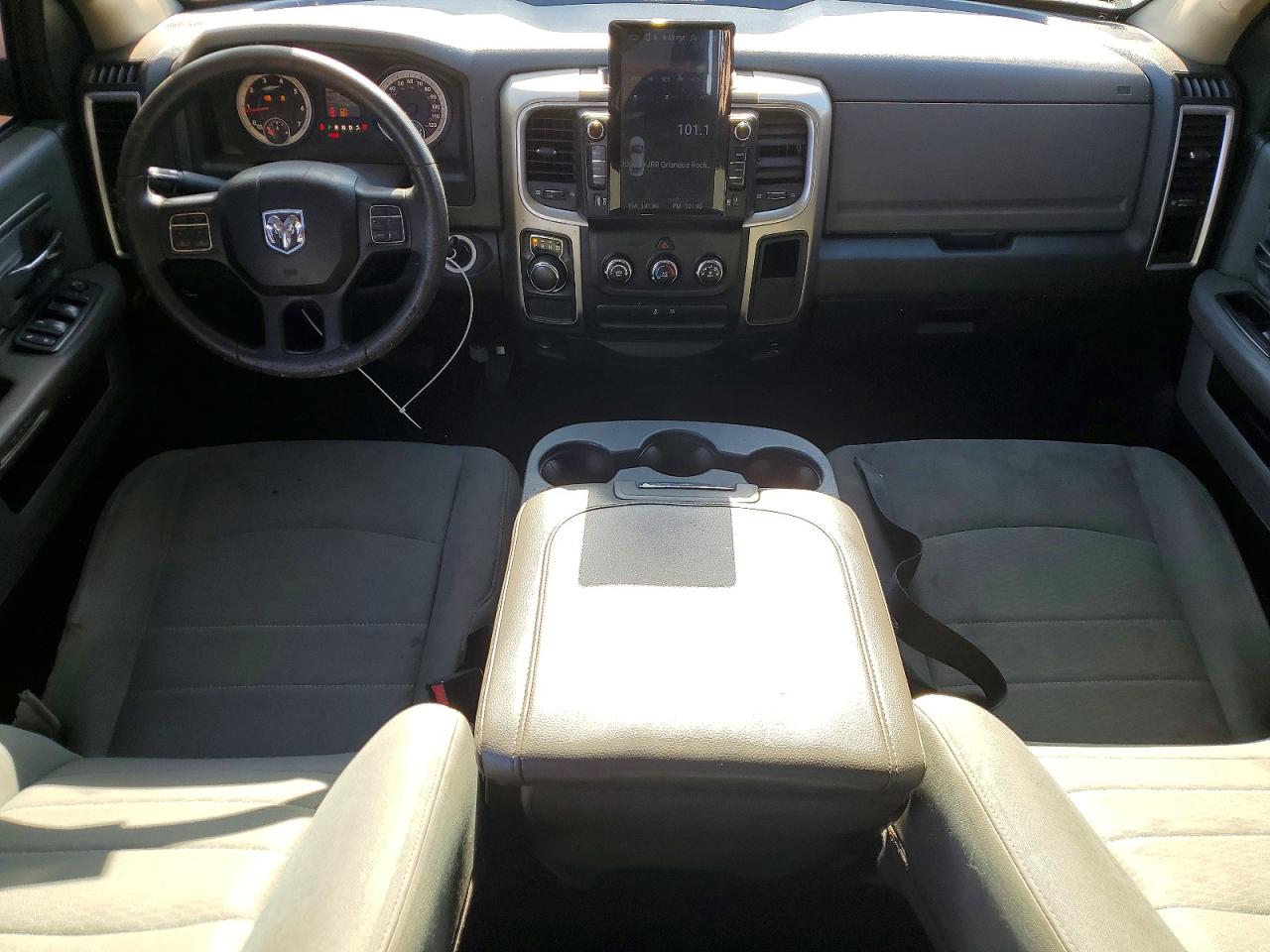 2015 RAM 1500 SLT photo 29