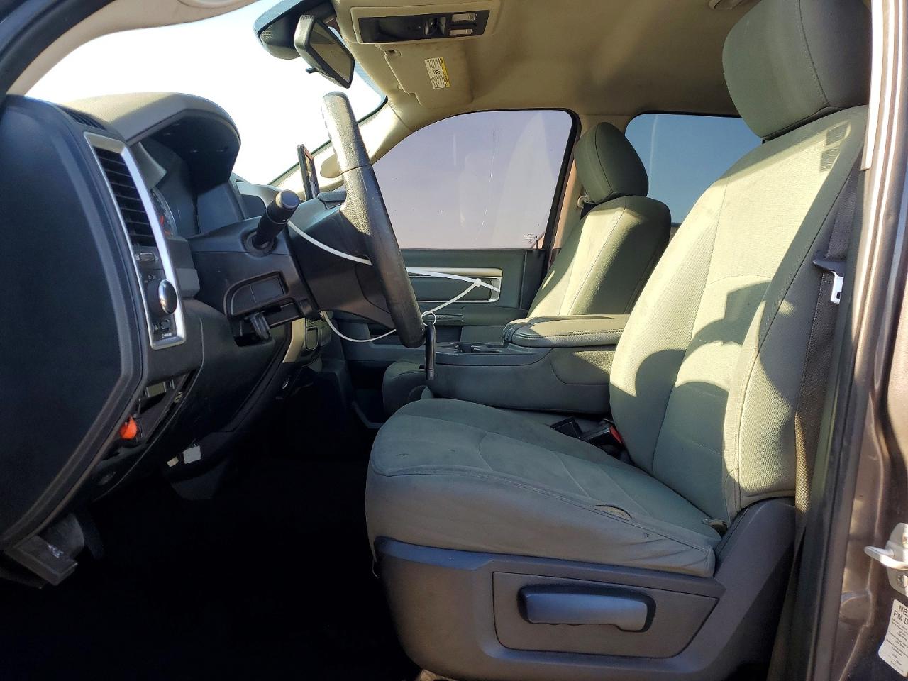2015 RAM 1500 SLT photo 25