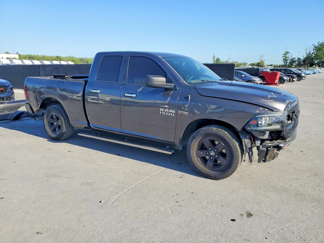 2015 RAM 1500 SLT photo 13