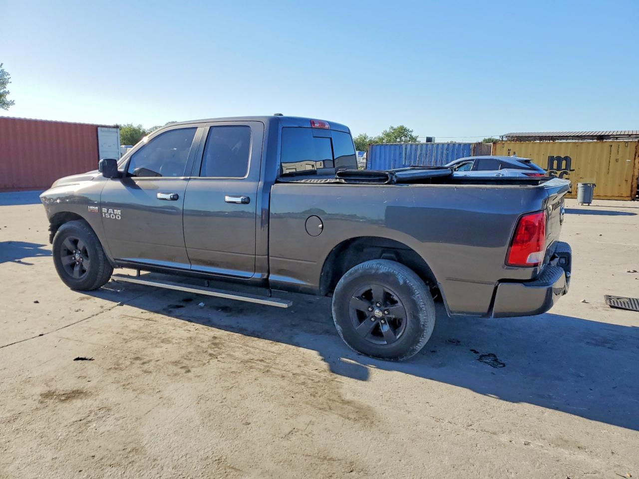 2015 RAM 1500 SLT photo 5