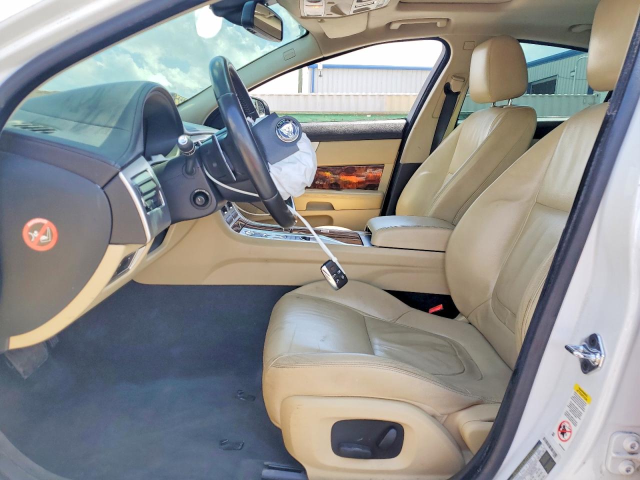 2015 JAGUAR XF 2.0T PREMIUM photo 13