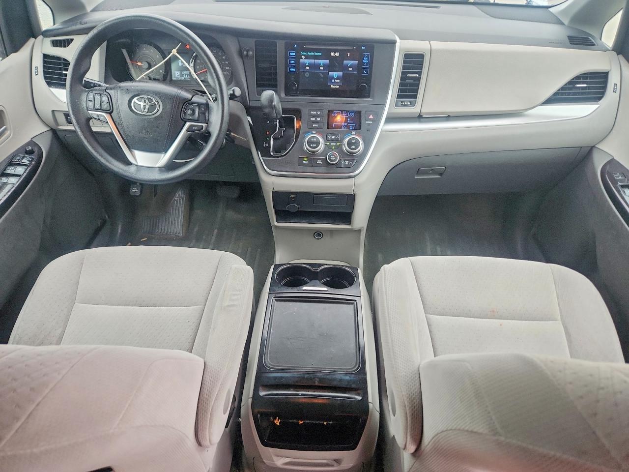 2015 TOYOTA SIENNA LE photo 22