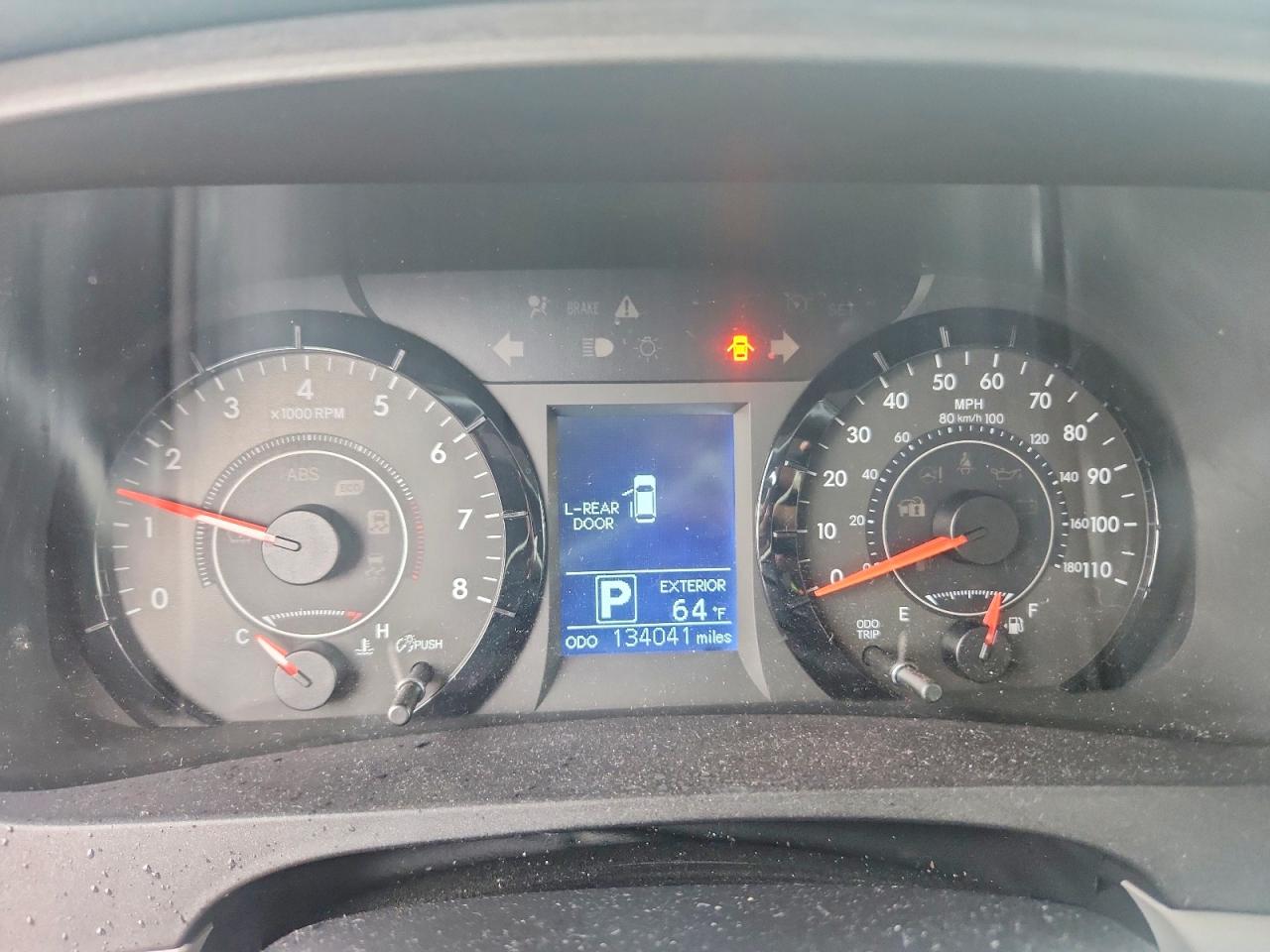 2015 TOYOTA SIENNA LE photo 25