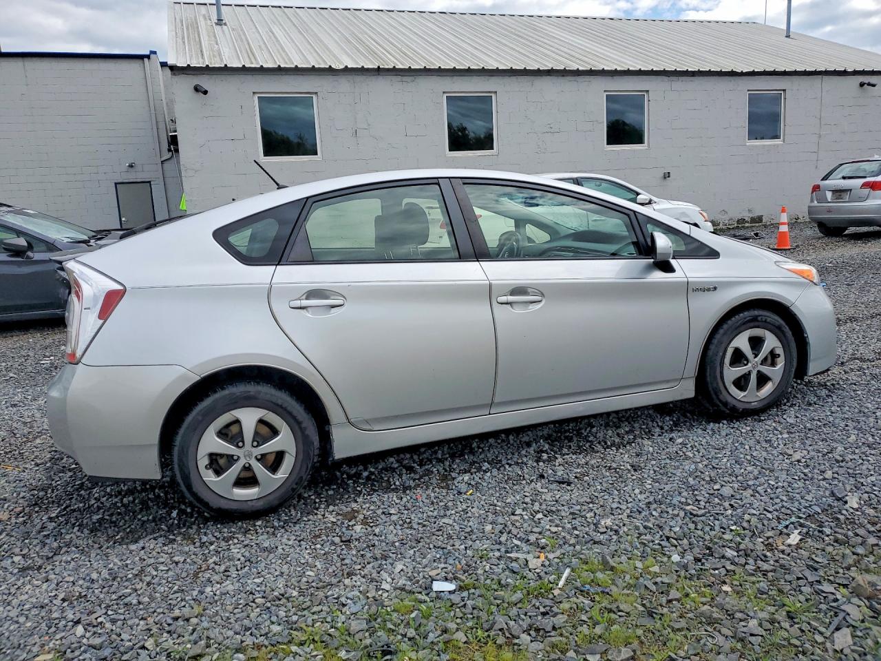 2014 TOYOTA PRIUS TWO photo 7