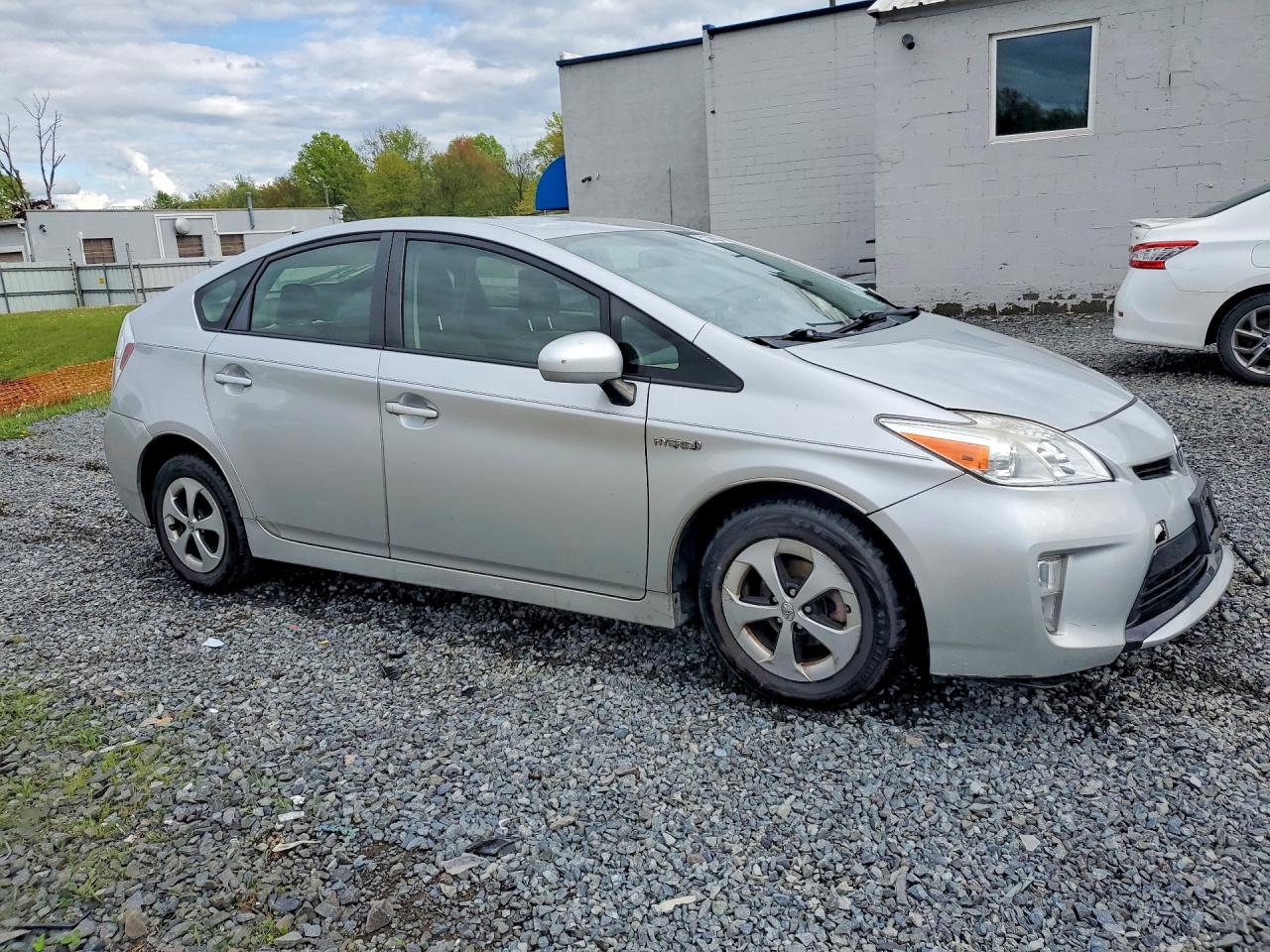 2014 TOYOTA PRIUS TWO photo 10