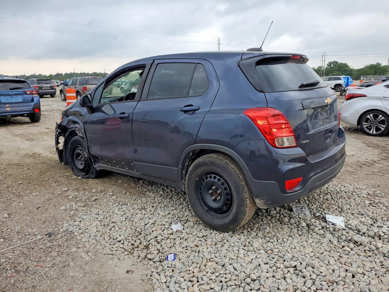 2018 CHEVROLET TRAX LS photo 4