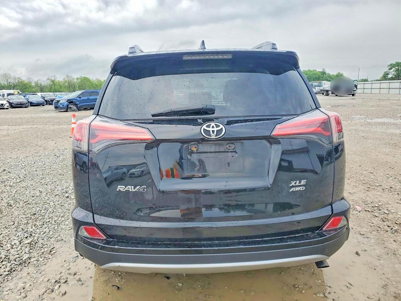 2018 TOYOTA RAV4 XLE photo 16