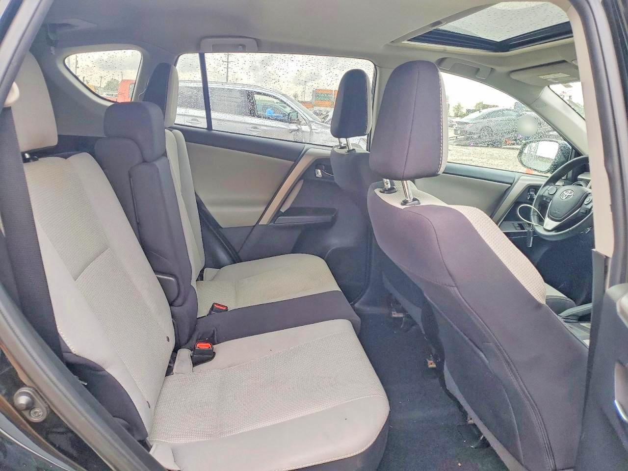 2018 TOYOTA RAV4 XLE photo 28