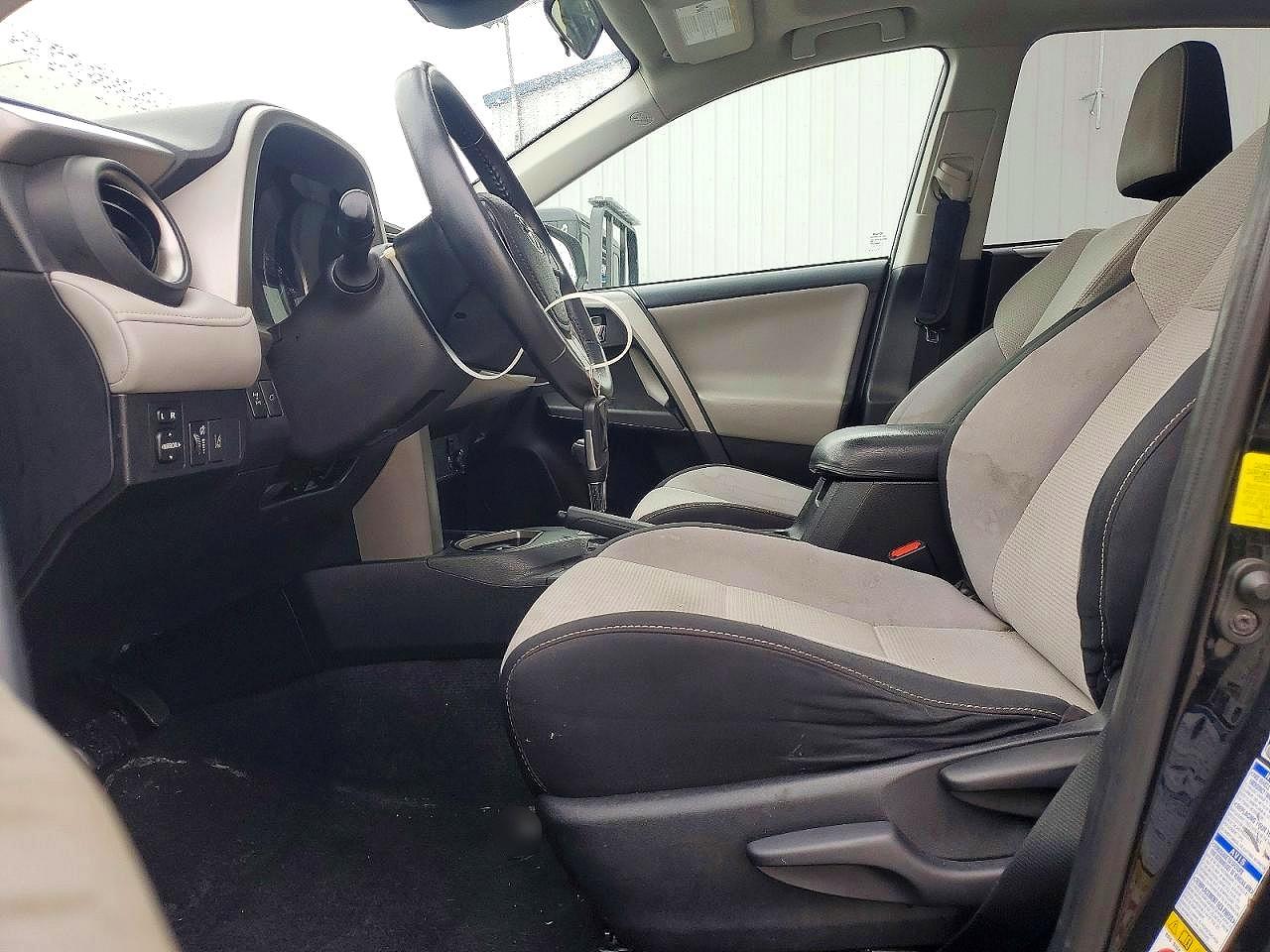 2018 TOYOTA RAV4 XLE photo 19