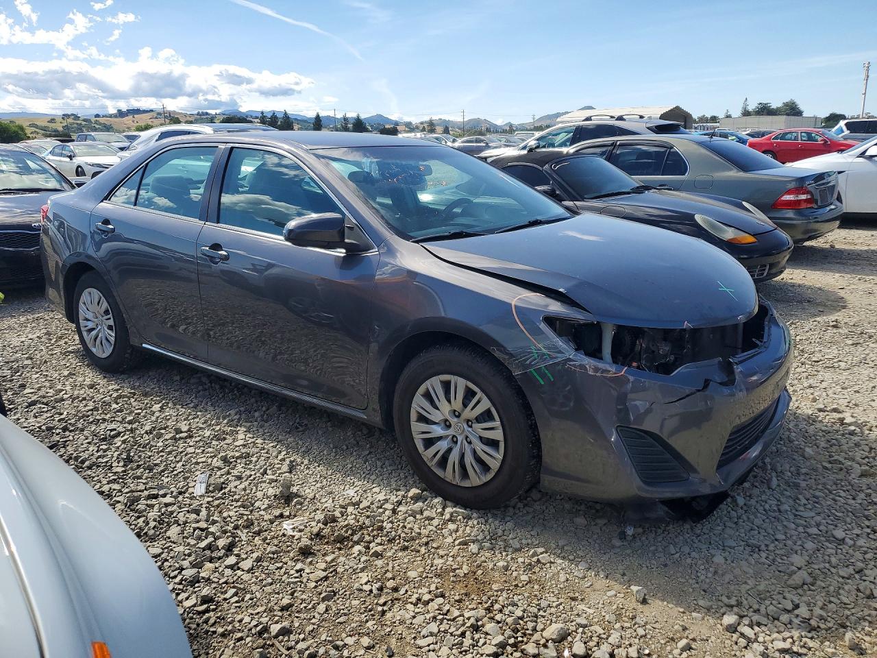 2014 TOYOTA CAMRY LE photo 10