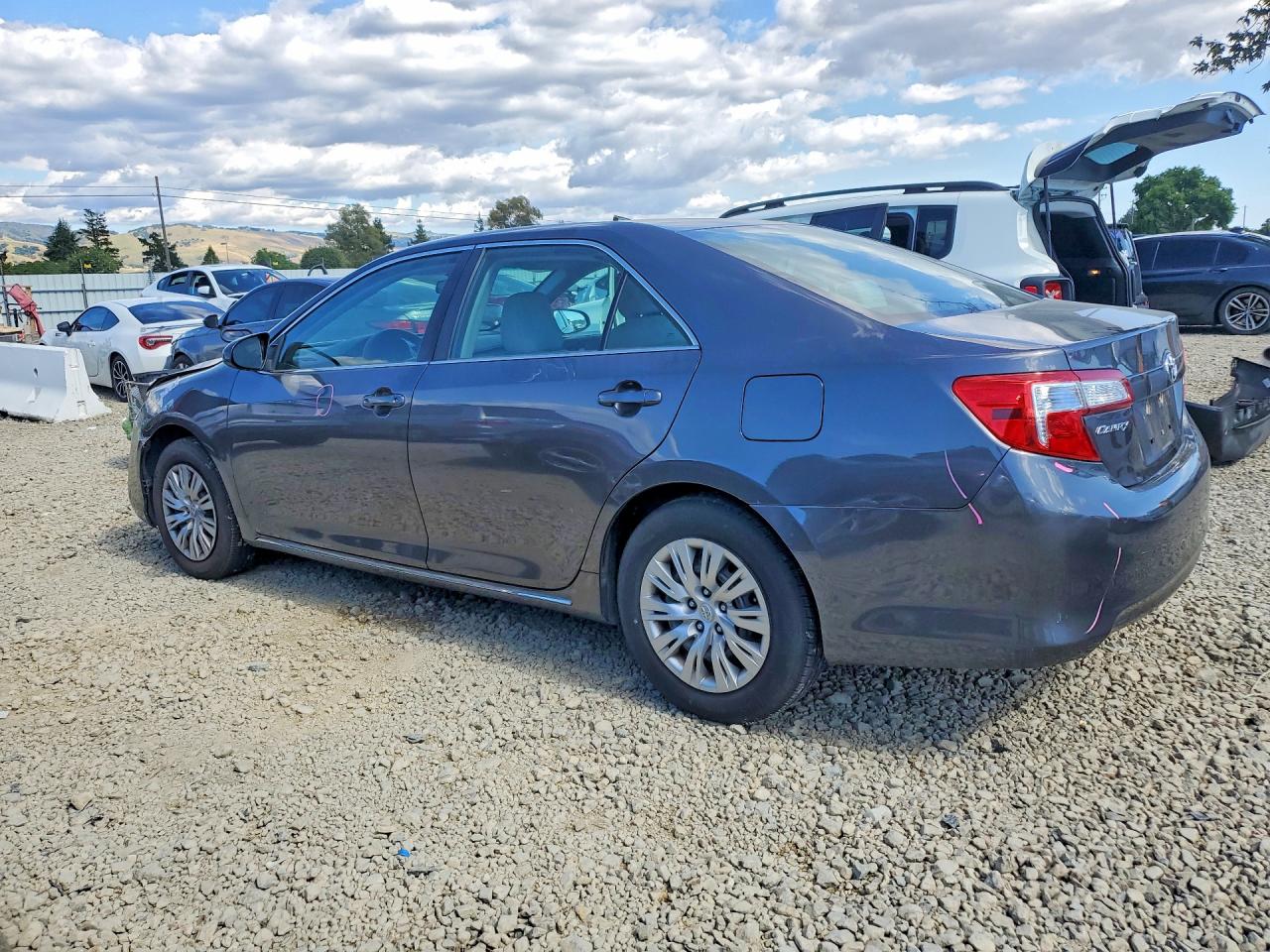 2014 TOYOTA CAMRY LE photo 4
