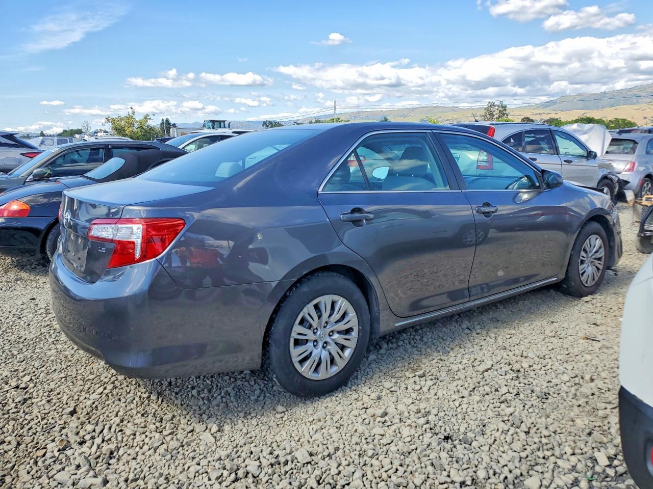 2014 TOYOTA CAMRY LE photo 7
