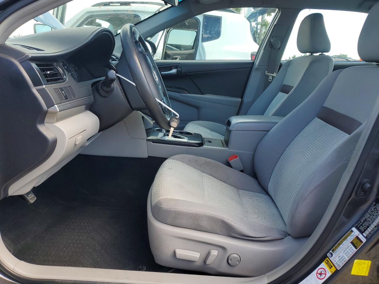 2014 TOYOTA CAMRY LE photo 19