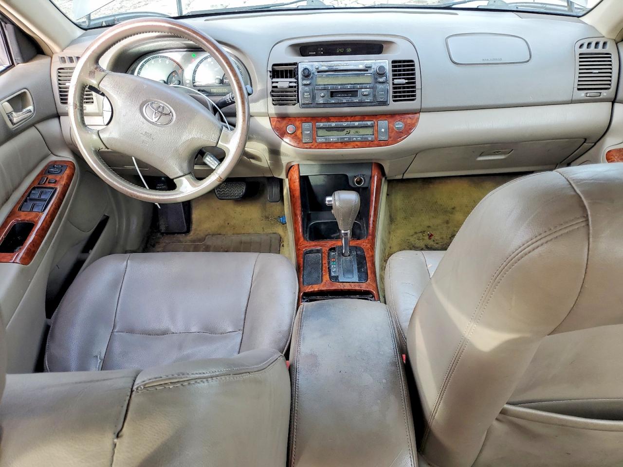 2002 TOYOTA CAMRY XLE V6 photo 22