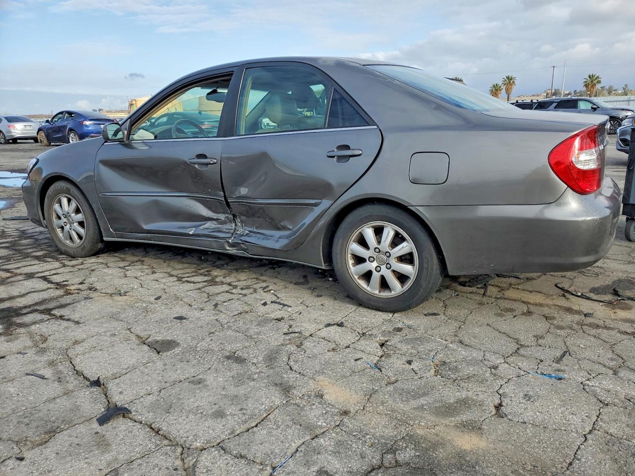 2002 TOYOTA CAMRY XLE V6 photo 4